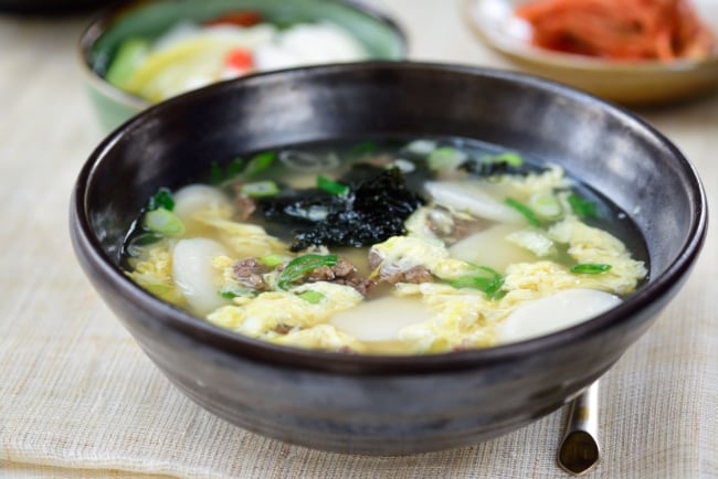 DSC7580 e1577859585968 - Tteokguk (Korean Rice Cake Soup)