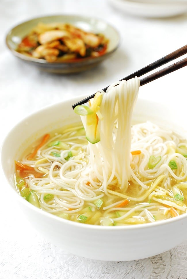 DSC 0011 e1462163030573 - Janchi Guksu (Warm Noodle Soup)