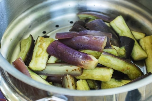 DSC 0033 640x428 - Gaji Namul (Steamed Eggplant Side Dish)