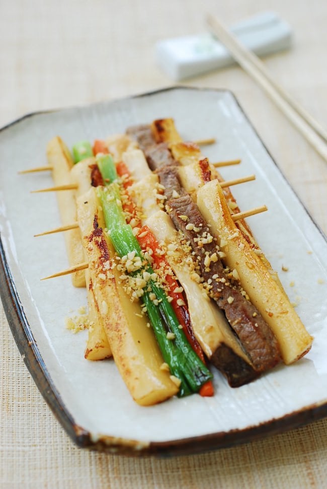 DSC 0943 e1454906884325 - Tteok Sanjeok (Skewered Rice Cake with Beef and Vegetables)
