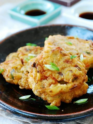 Crispy Guljeon (Pan-fried battered oysters)