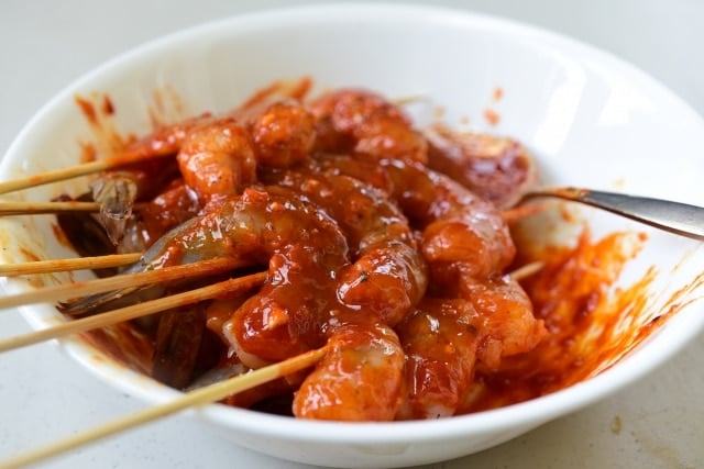 DSC 4065 640x427 - Spicy Grilled Shrimp Skewers (Gochujang Saewu Gui)