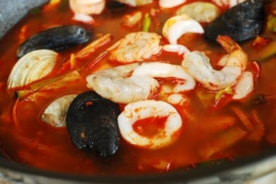jjambbong7 e1539058777531 - Jjamppong (Spicy Seafood Noodle Soup)