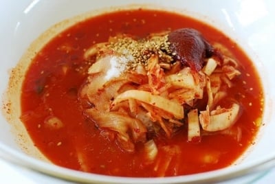 Kimchi 2Bbibim 2Bguksu 1 e1528039438534 - Kimchi Bibim Guksu (Spicy Cold Noodles with Kimchi)